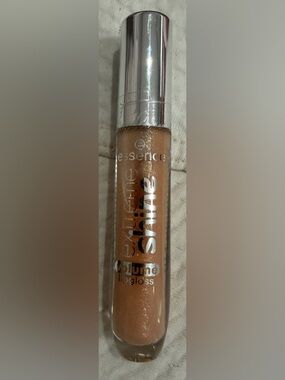 ✨New✨ Essence: Extreme Shine Volume Lipgloss- Gold Dust